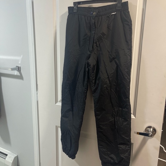 Obermeyer Pants - Obermeyer Women’s Black Joggers Snow ❄️ Pants Have Small Damage To The Button